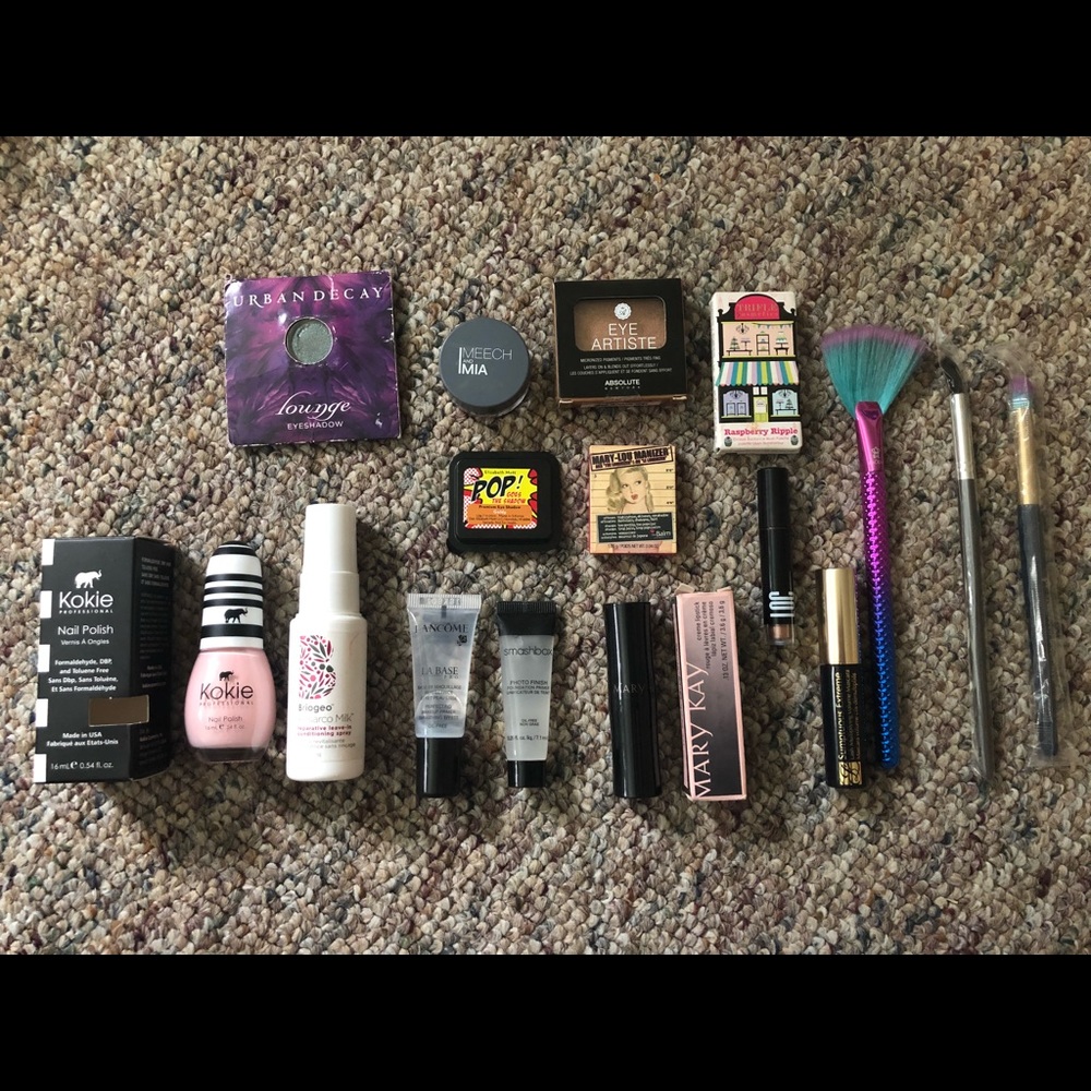 High End Makeup & Brush Bundle $4.99 S&H until 3PM